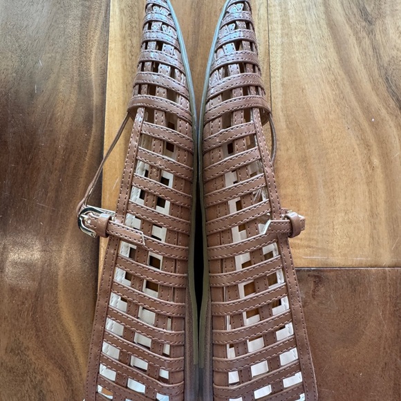 Dolce Vita Rains T-Strap Flat (Women). Good condition size 6 - Picture 6 of 7